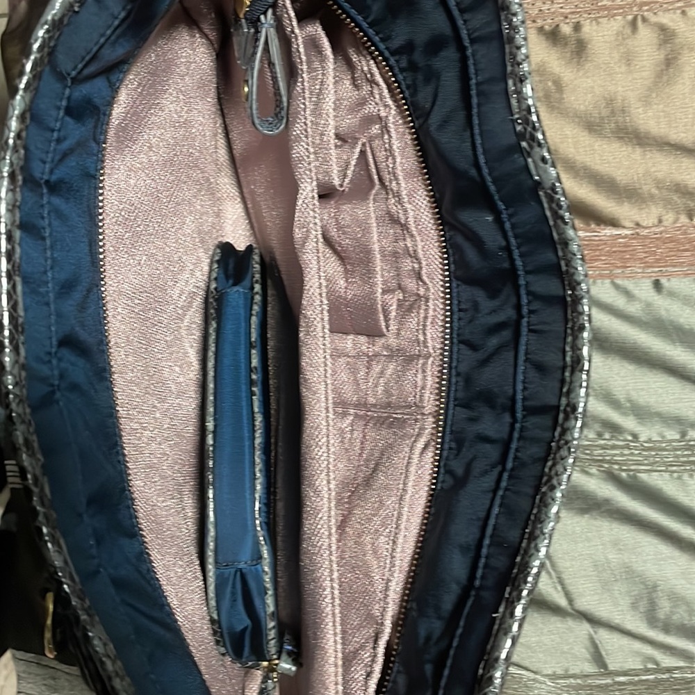 Tumi Shoulder Bag - Picture 8 of 8